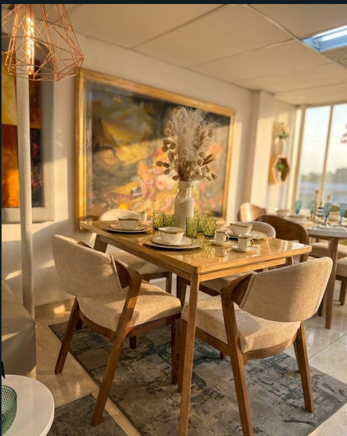Comedor Monarca - 100% Madera Flor Morado con Sillas Ergonómicas Tapizadas
