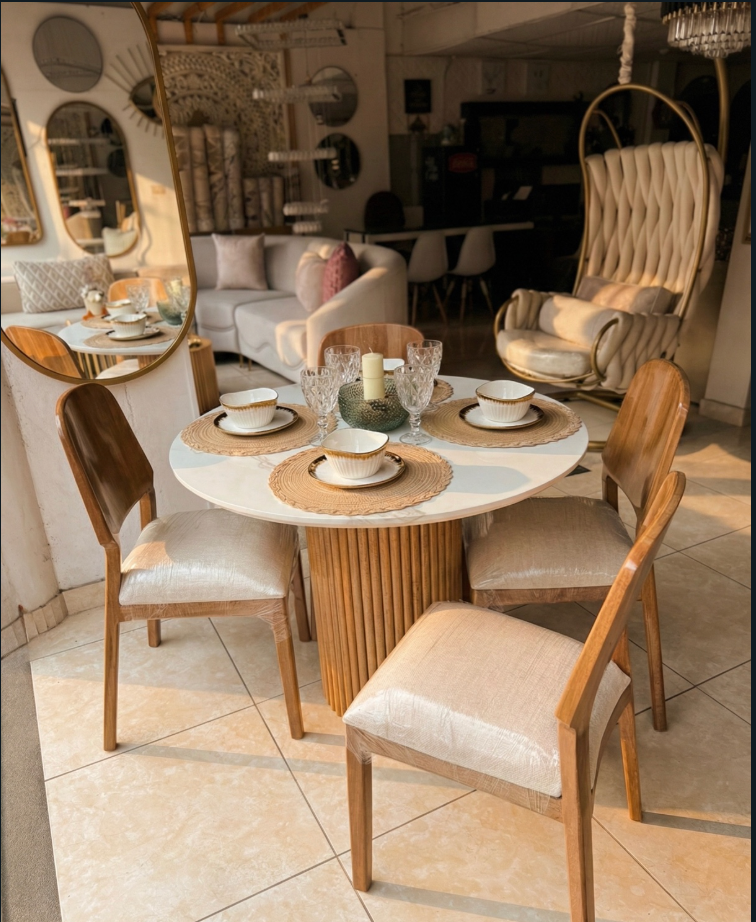 Comedor Toñito - Mesa Redonda en Madera + 4 Sillas Premium | My Sofá
