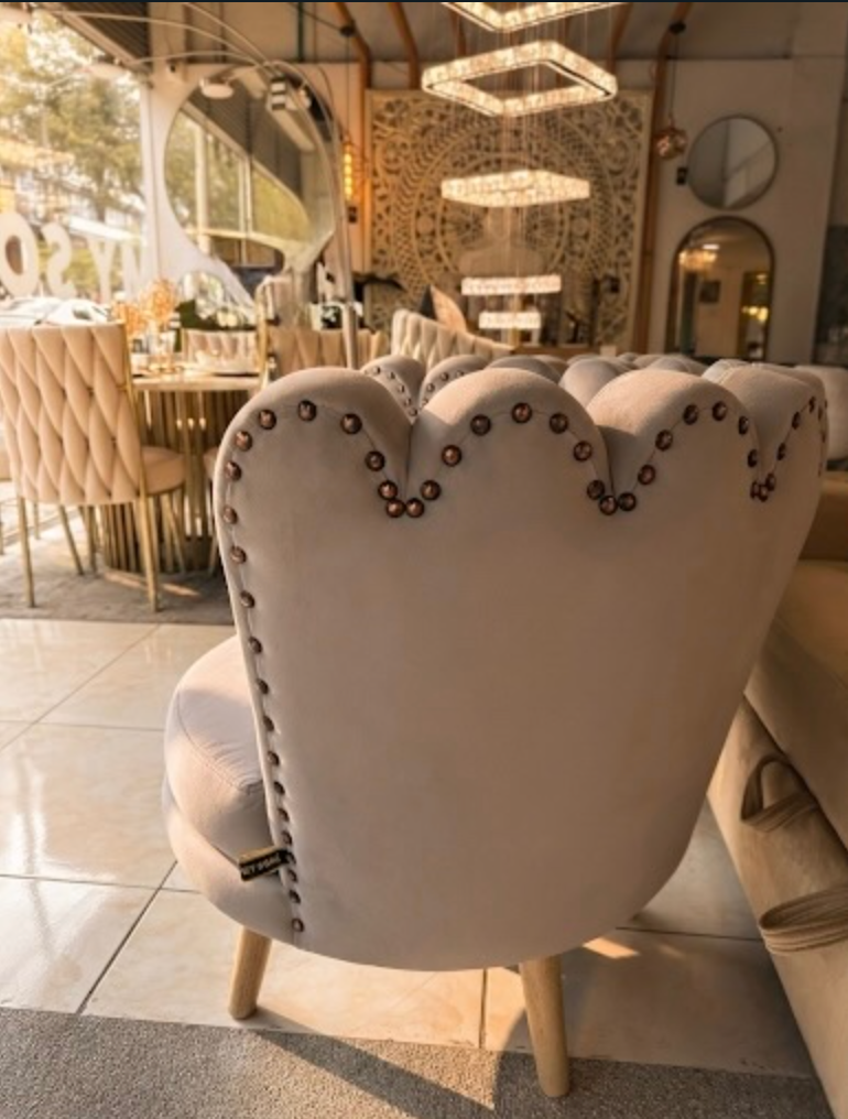 Silla Pétalo Premium - Diseño Orgánico en Madera Nogal | My Sofá